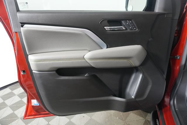 Used 2026 Chevrolet Colorado ZR2 w/ Technology Package AWD/4WD image 32