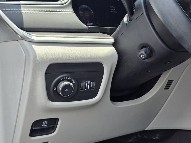 Used 2021 Jeep Grand Cherokee L Overland w/ Luxury Tech Group IV AWD/4WD image 26