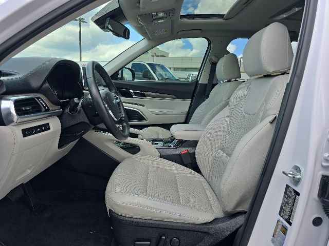Used 2022 Kia Telluride EX w/ EX Premium Package FWD image 11