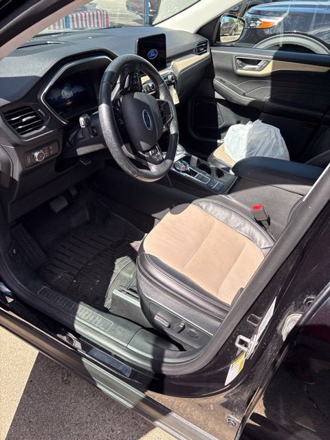 Certified 2021 Ford Escape Titanium w/ Titanium Elite Package AWD/4WD image 8