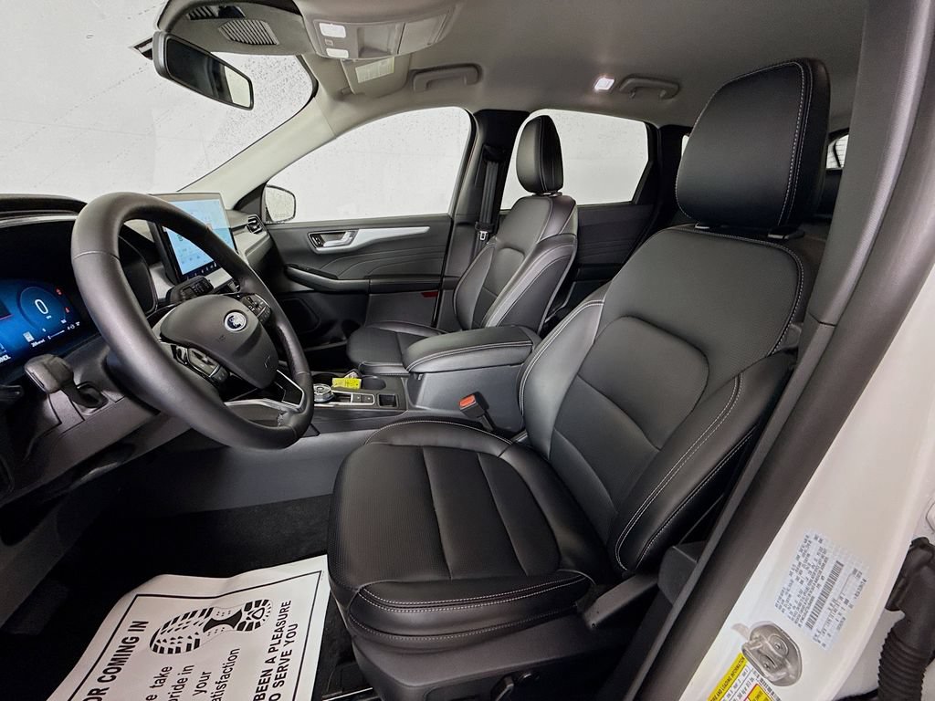 Certified 2025 Ford Escape Platinum FWD image 2