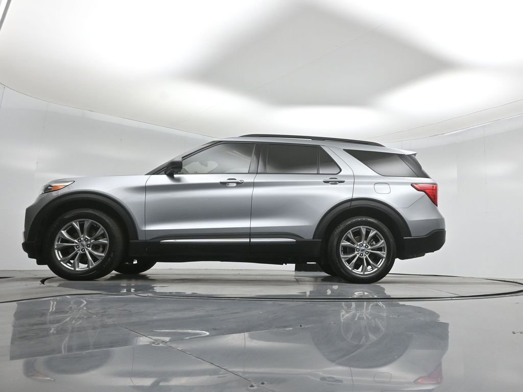 Certified 2022 Ford Explorer XLT w/ Equipment Group 202A image 54