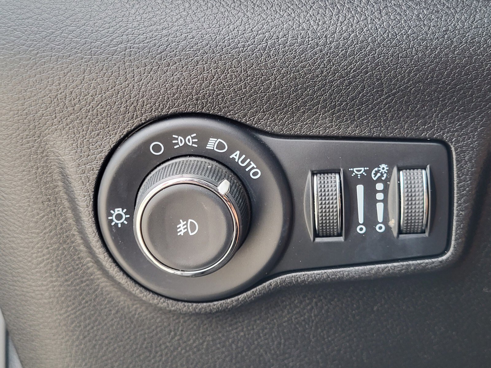 Used 2022 Jeep Compass Latitude w/ Sun and Sound Group image 24