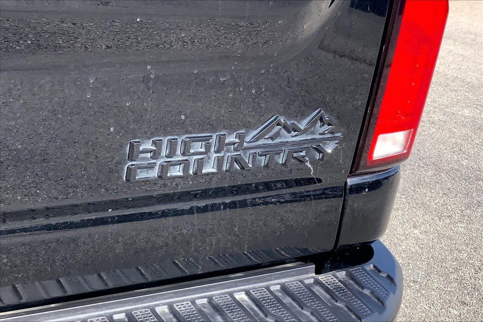 Used 2025 Chevrolet Silverado 2500 High Country w/ Midnight Edition AWD/4WD image 10