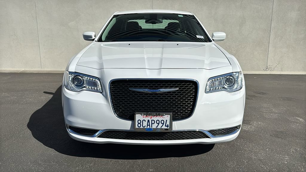 Used 2018 Chrysler 300 Touring L image 5