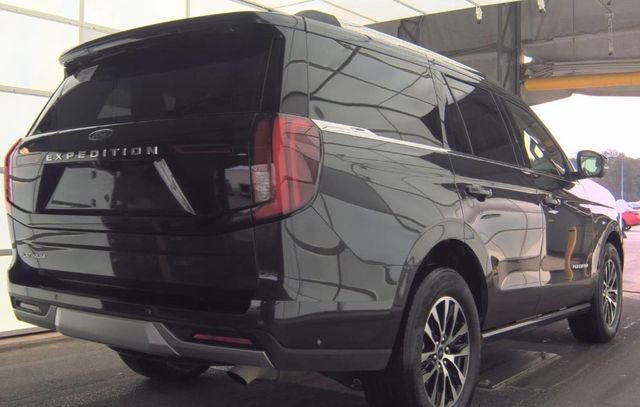 Certified 2025 Ford Expedition Platinum image 4