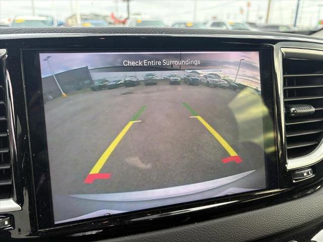 Used 2024 Chrysler Pacifica Touring-L image 13