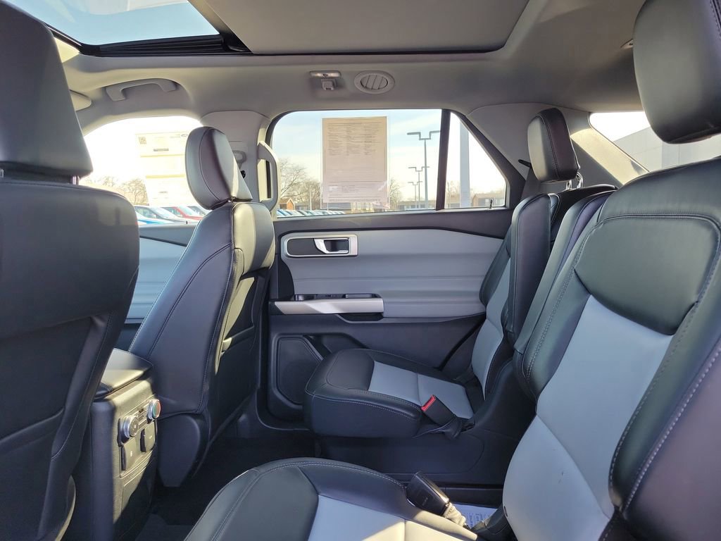 Certified 2022 Ford Explorer XLT w/ Equipment Group 202A image 13