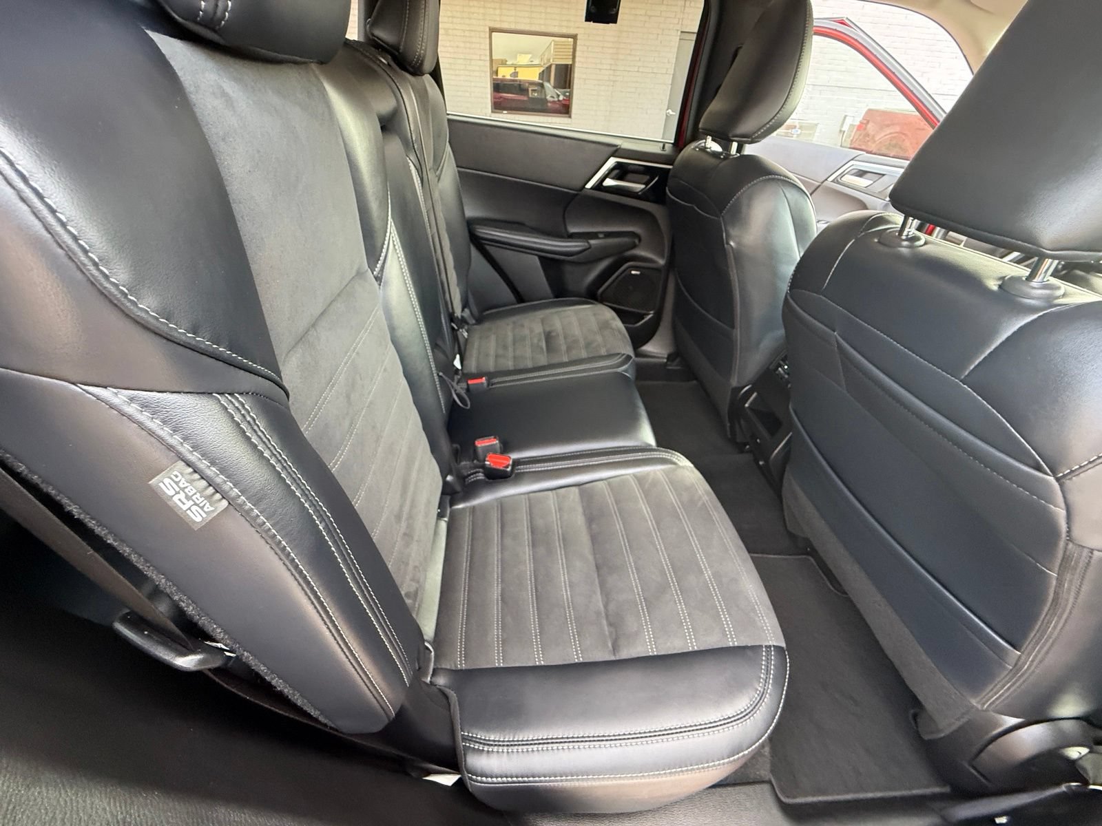 Used 2025 Mitsubishi Outlander SE FWD image 19