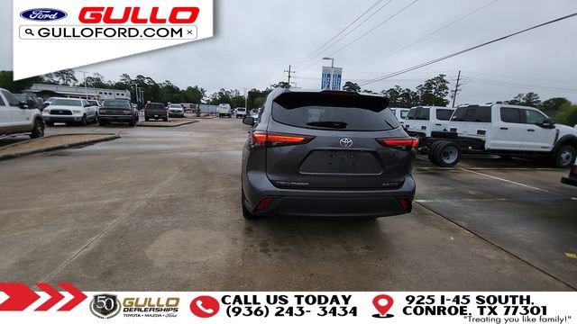 Used 2024 Toyota Highlander XLE AWD/4WD image 7