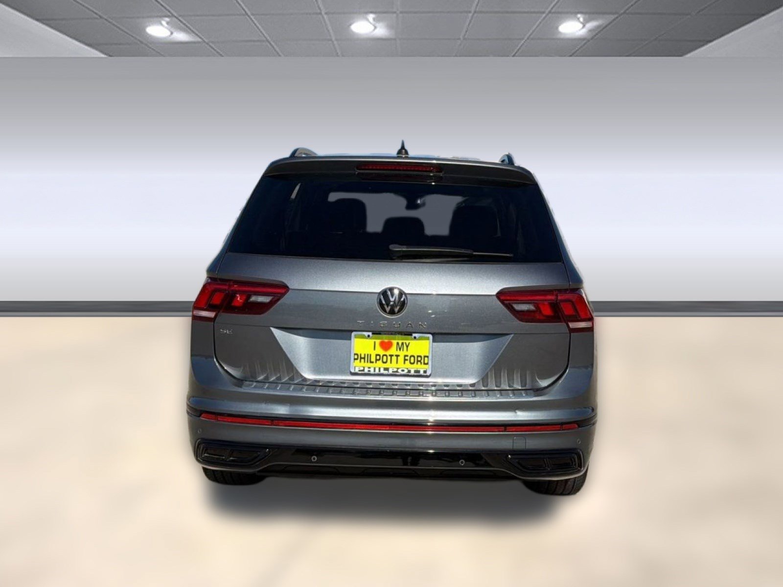 Used 2023 Volkswagen Tiguan SE R-Line image 9