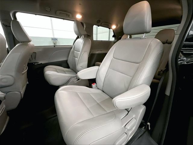 Used 2017 Toyota Sienna XLE Premium AWD/4WD image 25