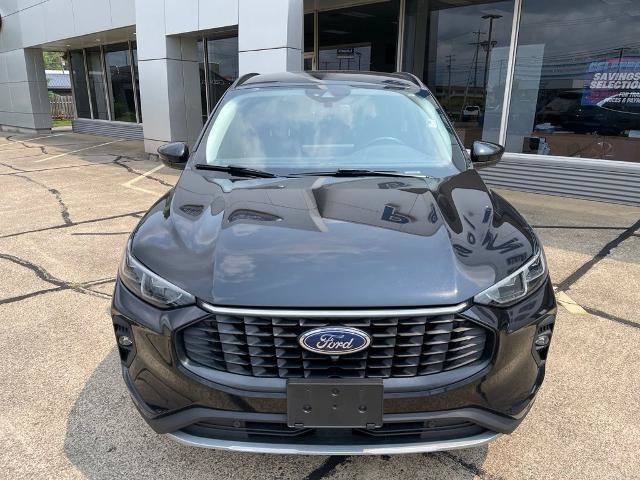 Certified 2024 Ford Escape Platinum AWD/4WD image 2
