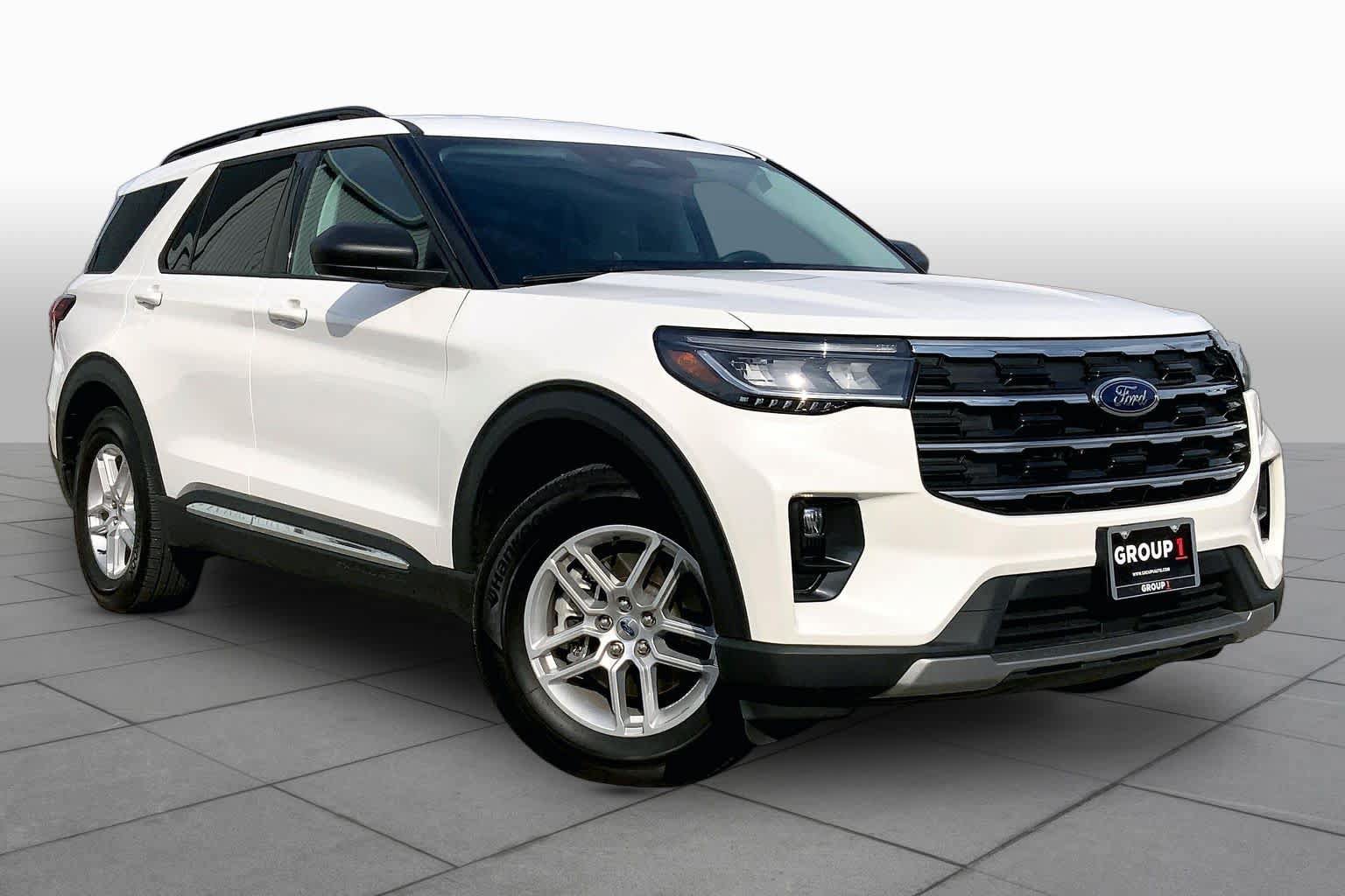 Certified 2025 Ford Explorer Active w/ Active Comfort Package RWD image 3