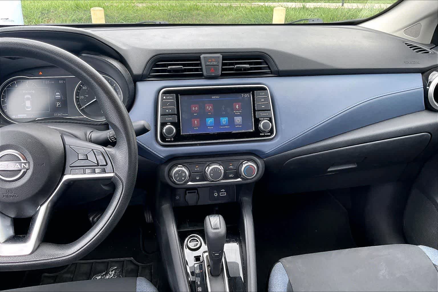 Used 2023 Nissan Versa SV FWD image 15