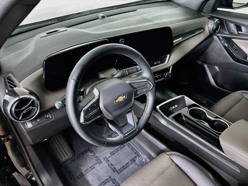 Used 2025 Chevrolet Equinox LT w/ Convenience Package II FWD image 2