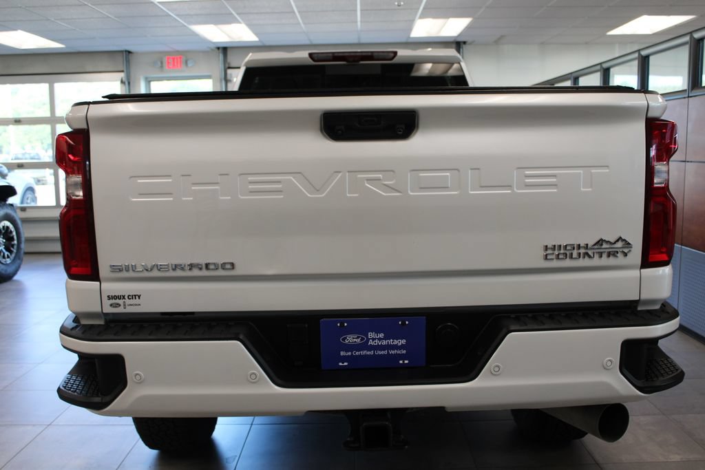 Used 2024 Chevrolet Silverado 3500 High Country w/ High Country Premium Package AWD/4WD image 4