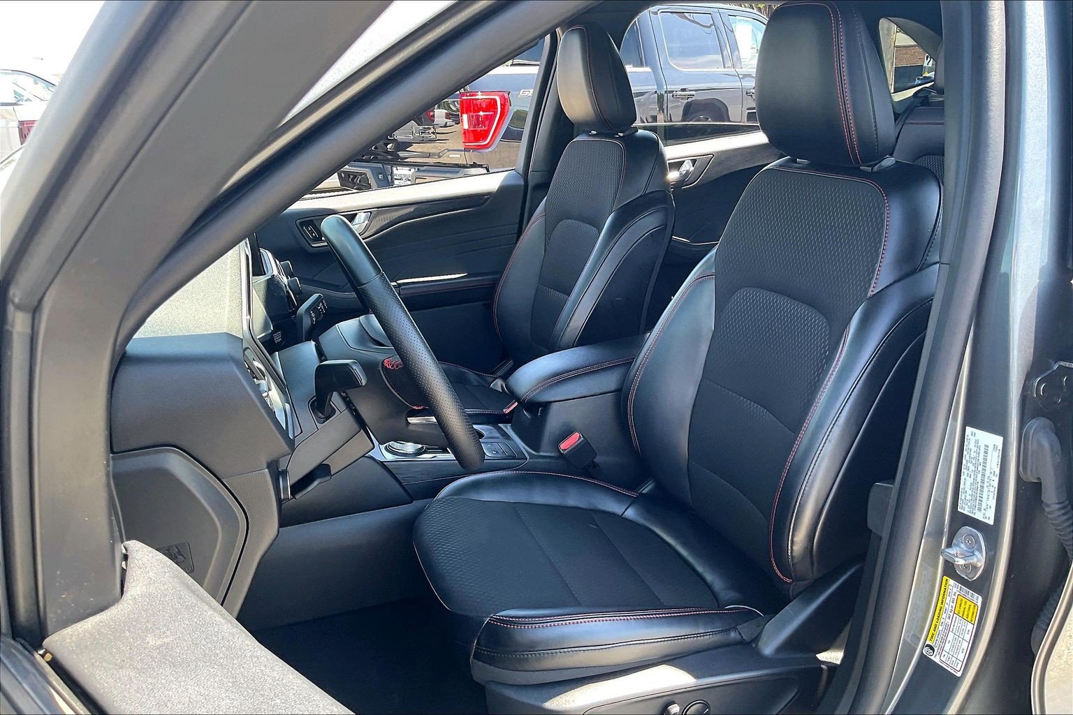 Certified 2025 Ford Escape ST-Line AWD/4WD image 23
