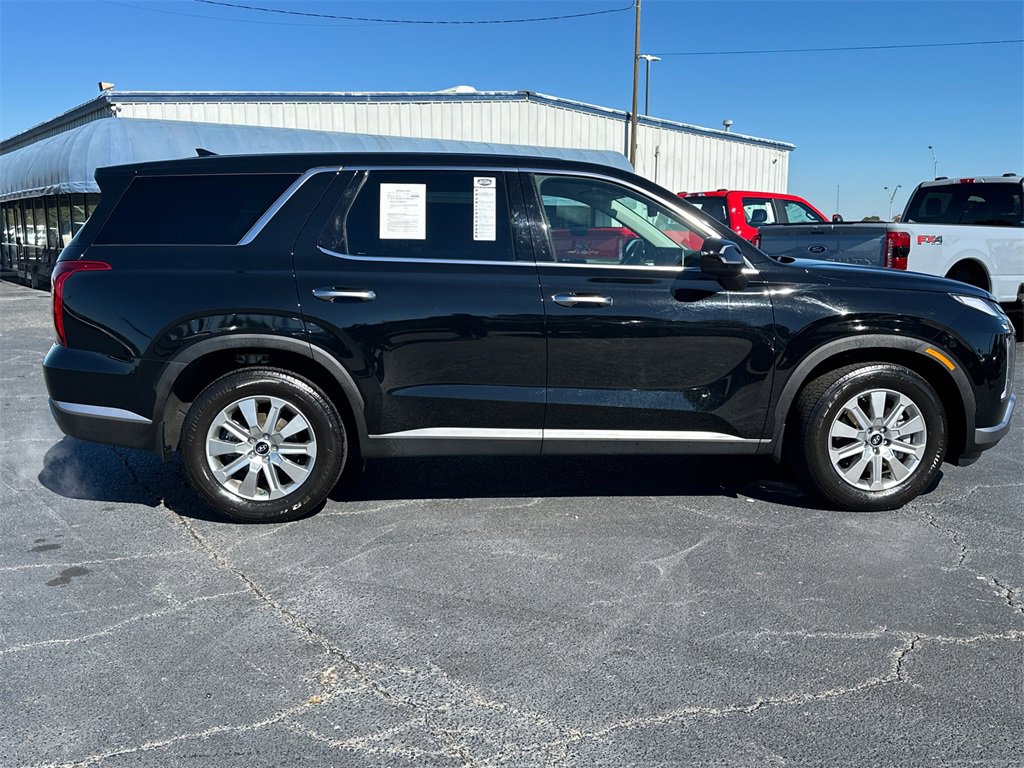 Used 2025 Hyundai Palisade SE image 2