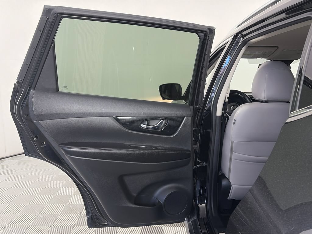 Used 2019 Nissan Rogue SL AWD/4WD image 12