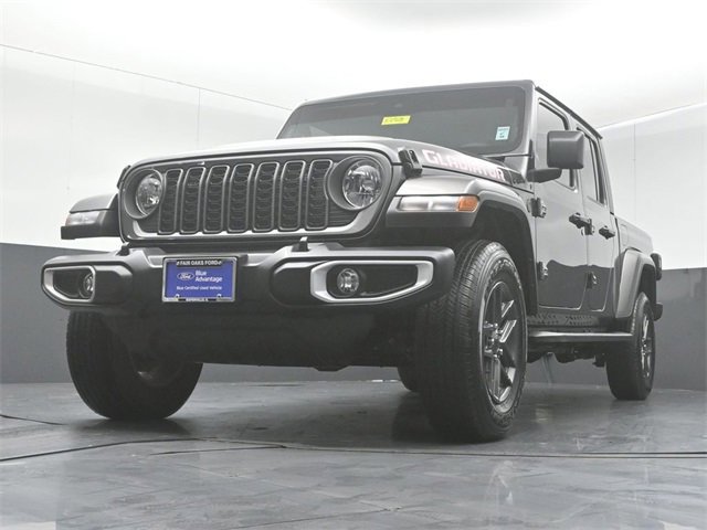 Used 2024 Jeep Gladiator Sport image 2