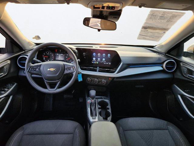 Used 2025 Chevrolet Trax LS w/ LS Convenience Package FWD image 26
