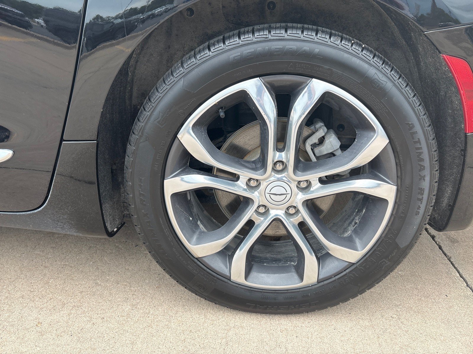 Used 2026 Chrysler Pacifica Pinnacle FWD image 14