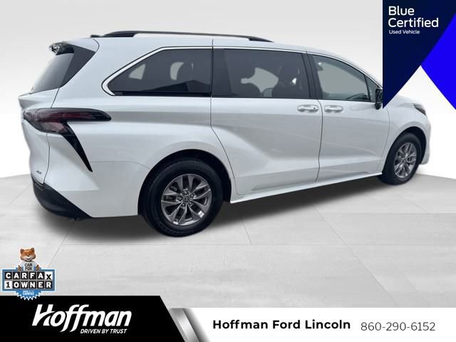 Used 2025 Toyota Sienna XLE image 6