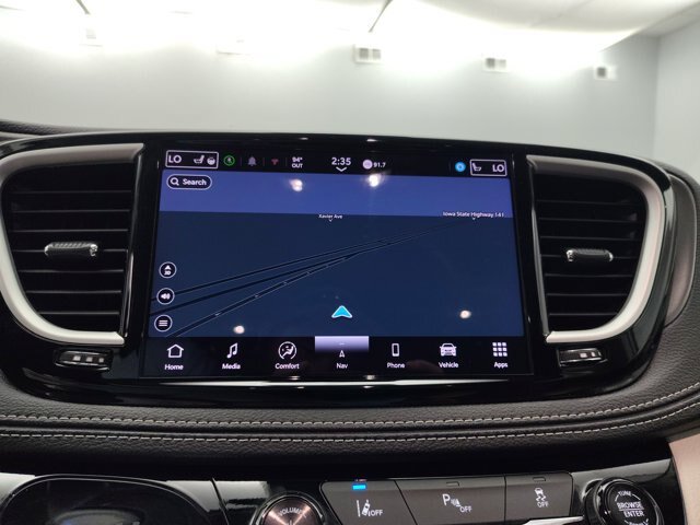 Used 2024 Chrysler Pacifica Limited FWD image 3