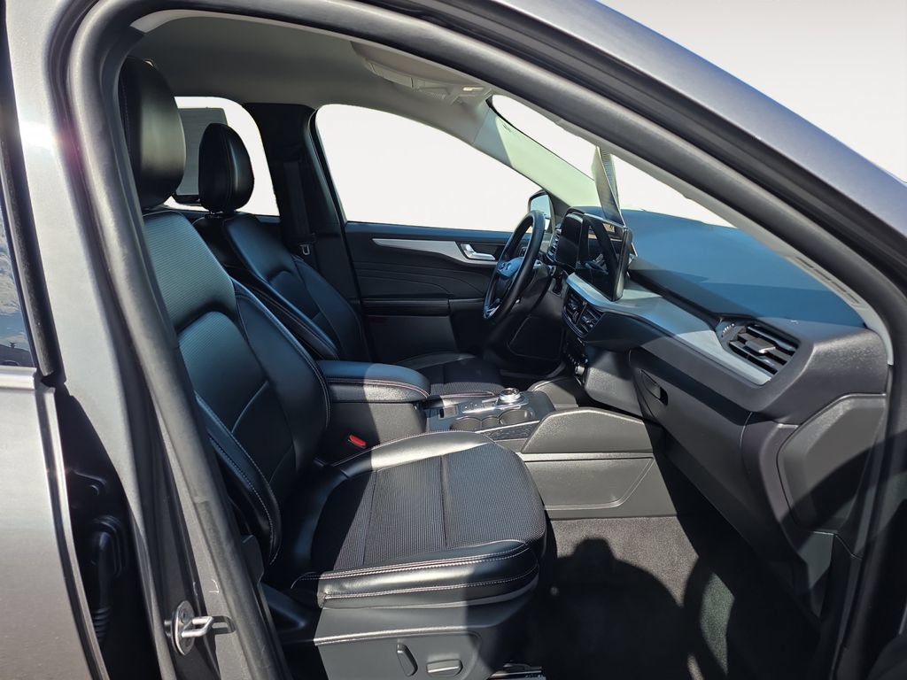 Certified 2025 Ford Escape Platinum AWD/4WD image 10