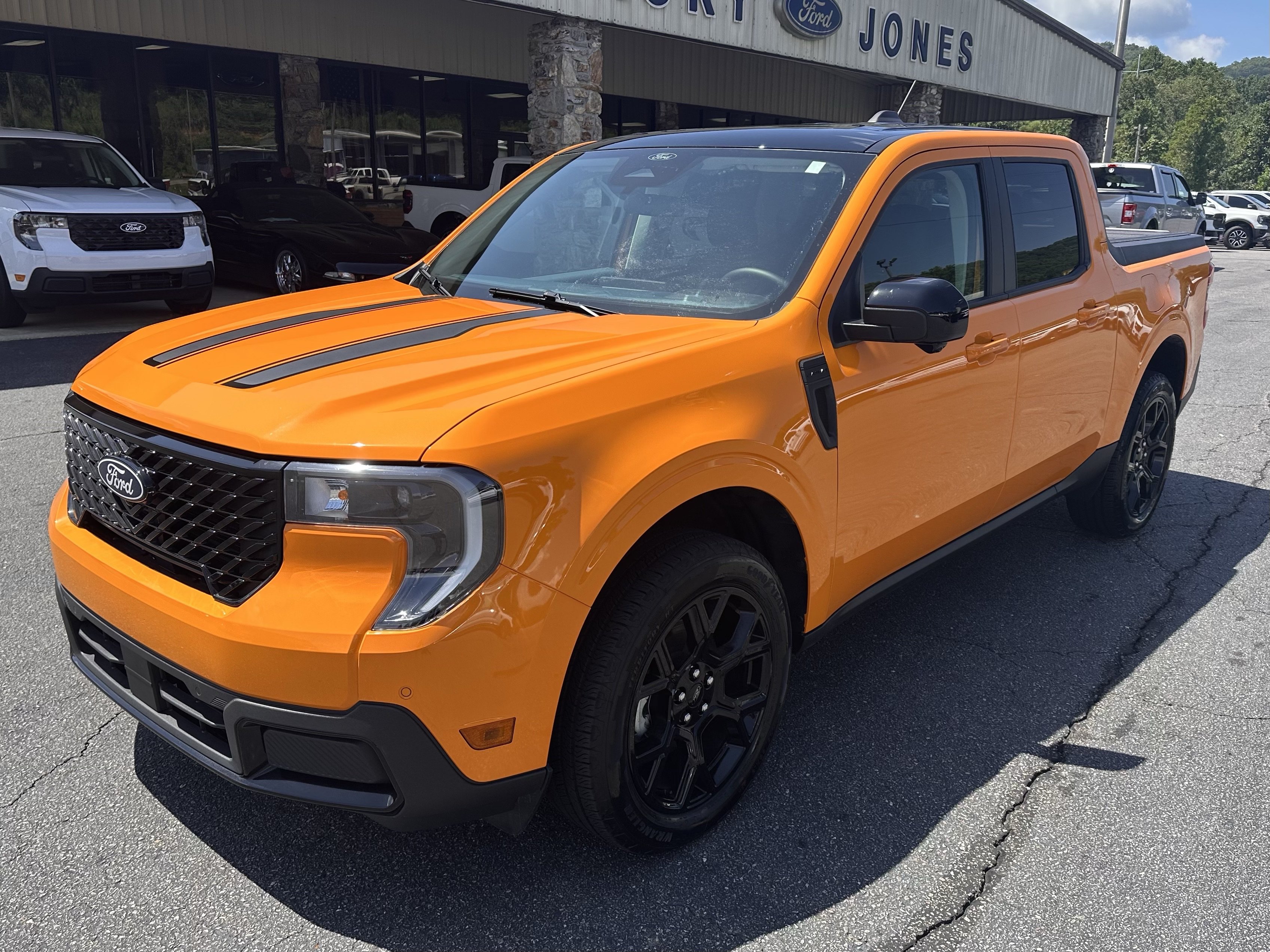 Certified 2026 Ford Maverick Lariat w/ Black Appearance Package AWD/4WD image 2