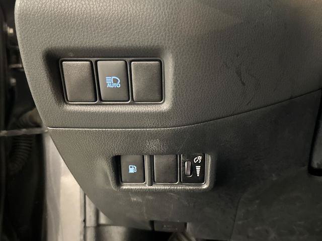 Used 2020 Toyota C-HR XLE FWD image 17