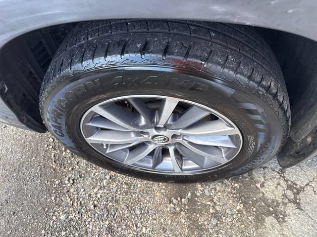 Used 2019 Toyota Highlander XLE AWD/4WD image 19