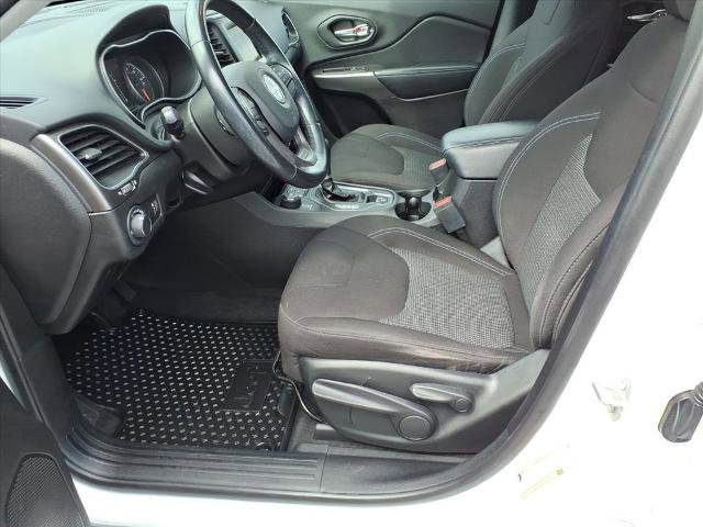 Used 2020 Jeep Cherokee Latitude w/ Cold Weather Group AWD/4WD image 10