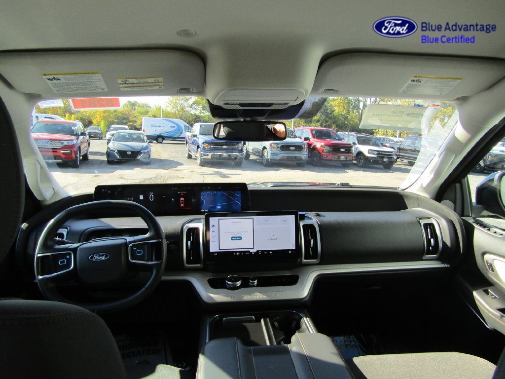 Certified 2025 Ford Expedition Active AWD/4WD image 4