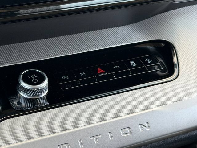 Certified 2025 Ford Expedition Active AWD/4WD image 21
