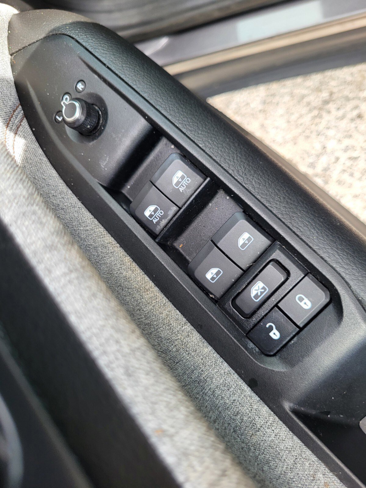 Used 2022 Jeep Compass Latitude w/ Sun and Sound Group image 18