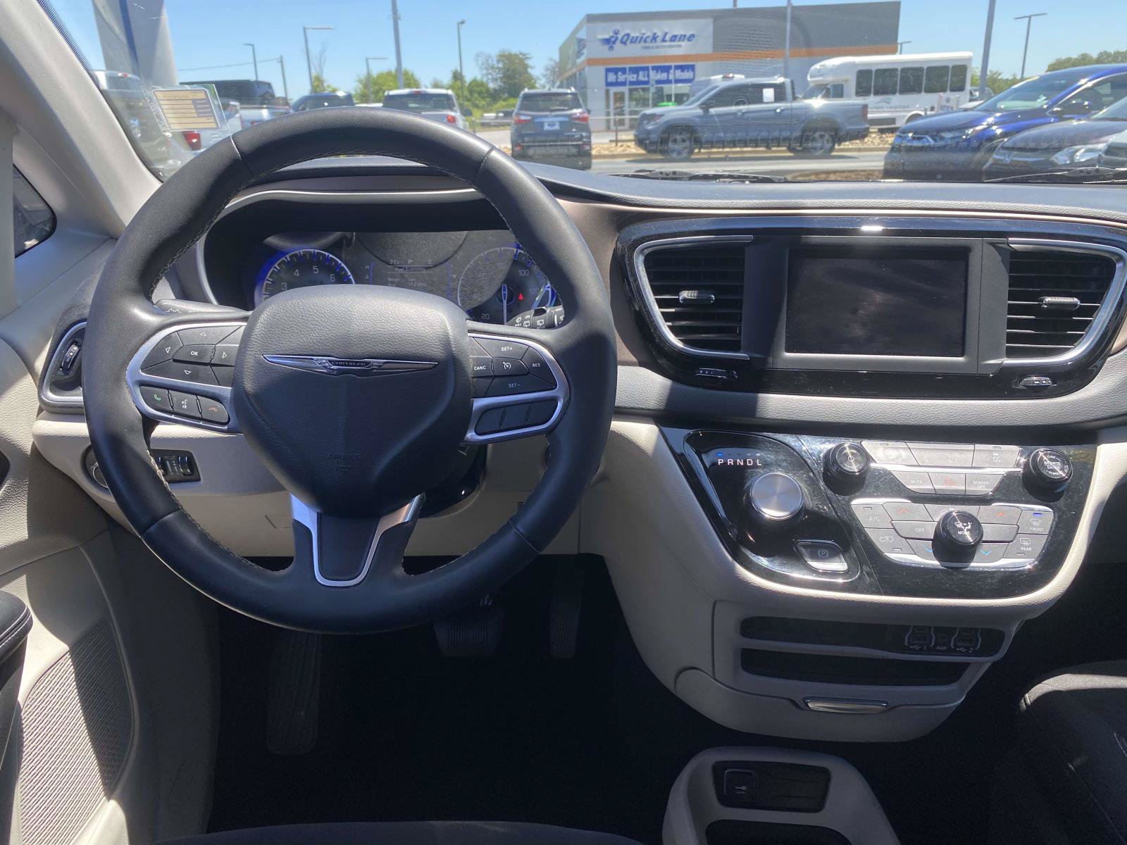Used 2022 Chrysler Voyager LX FWD image 13
