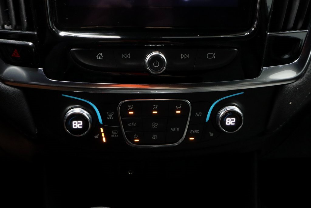 Used 2023 Chevrolet Traverse LT image 30