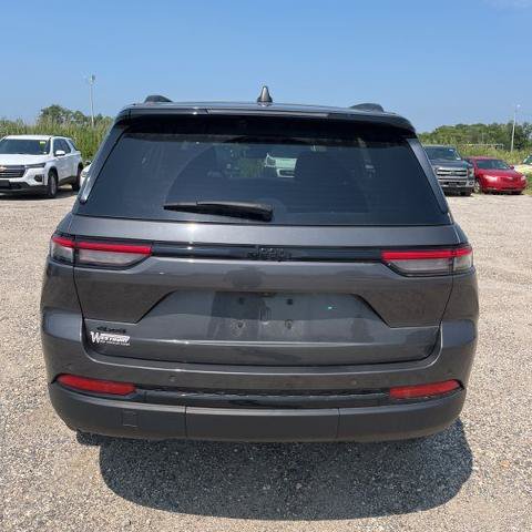 Used 2024 Jeep Grand Cherokee Altitude AWD/4WD image 5