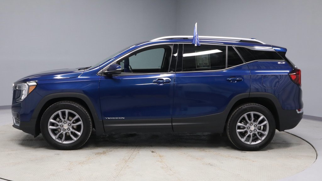 Used 2022 GMC Terrain SLT image 2