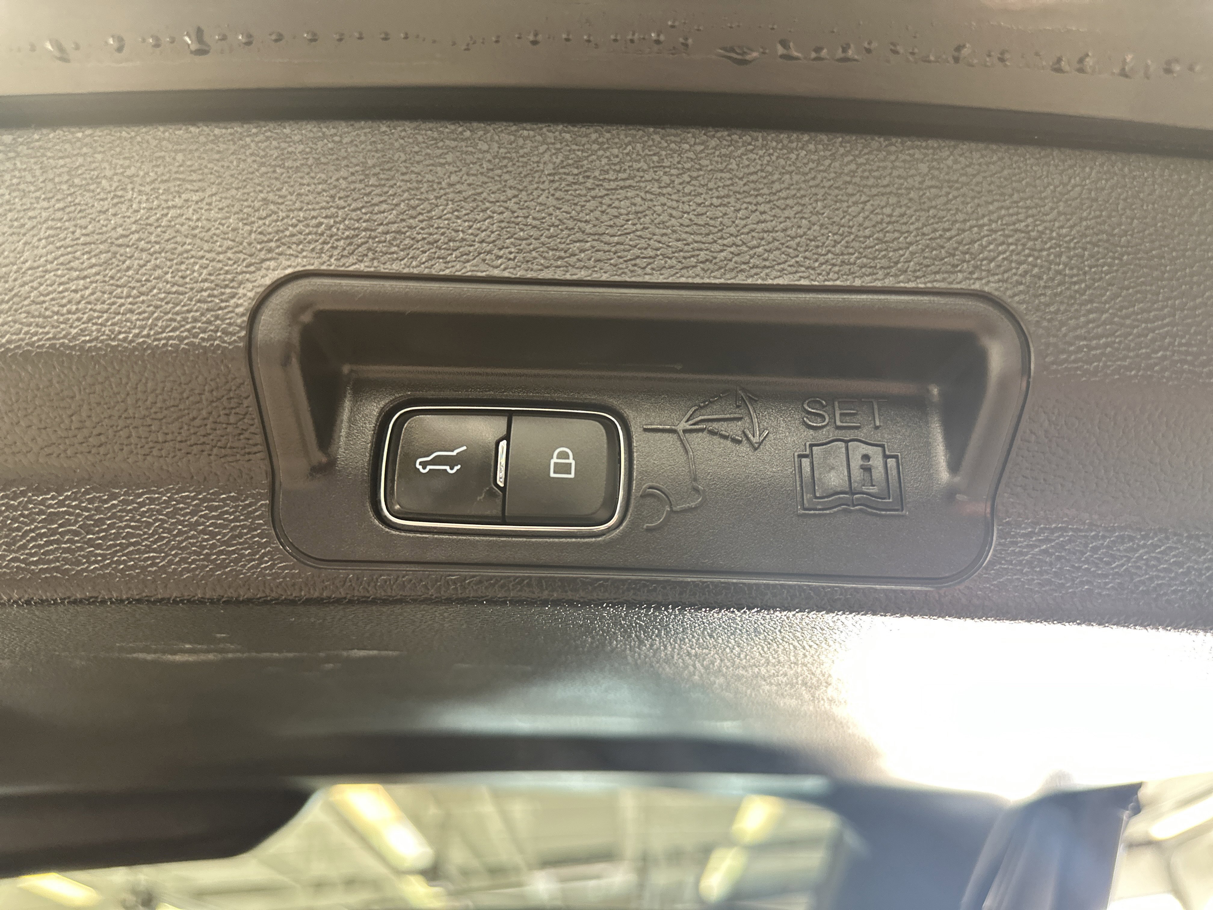 Certified 2022 Ford Explorer XLT w/ Equipment Group 202A image 31