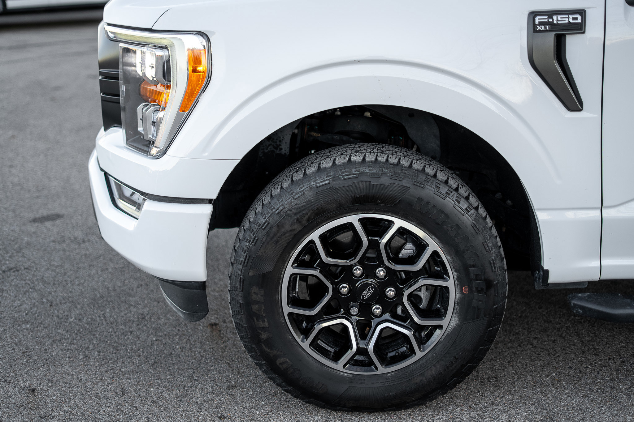 Certified 2022 Ford F150 XLT w/ Equipment Group 302A High image 10