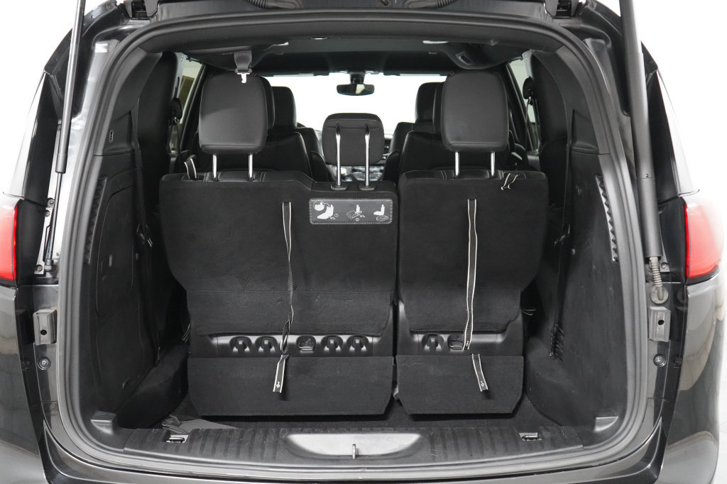 Used 2020 Chrysler Pacifica Touring-L w/ S Appearance Package FWD image 30