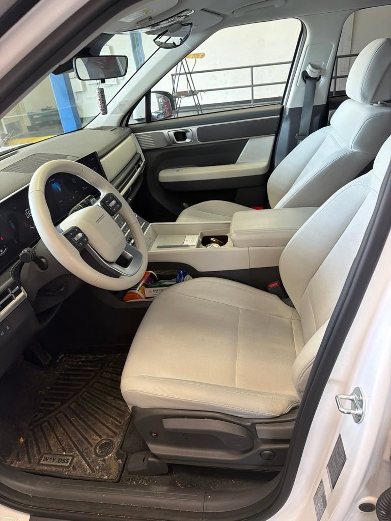 Used 2024 Hyundai Santa Fe SE AWD/4WD image 2