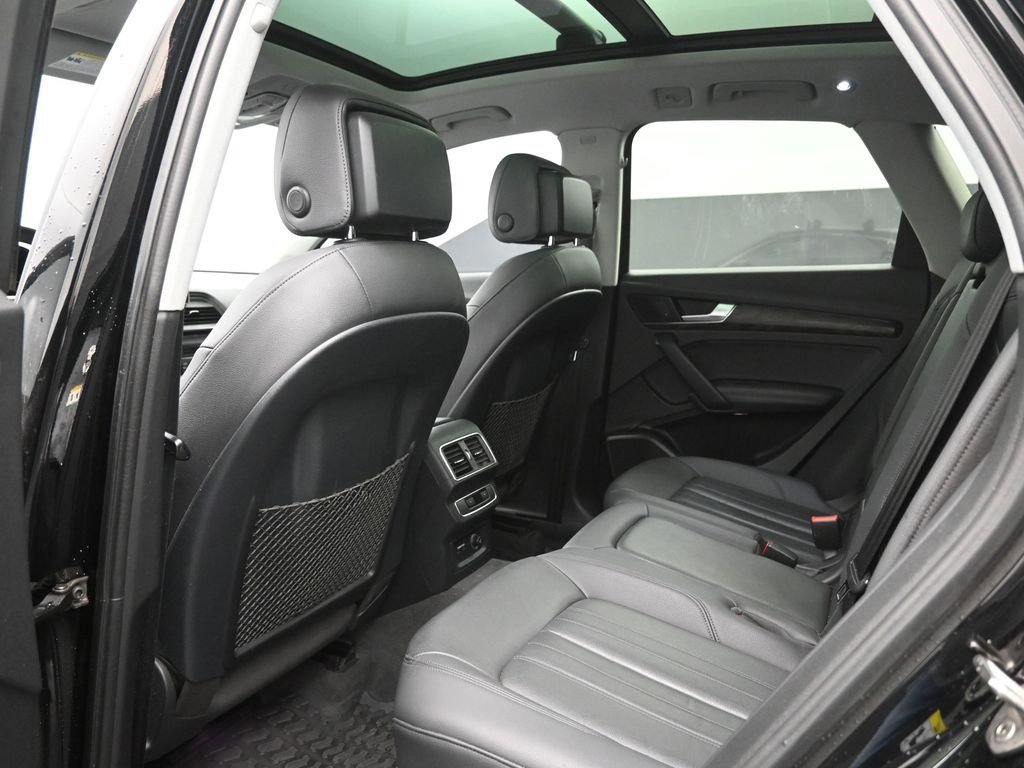 Used 2019 Audi Q5 Prestige w/ Prestige Package image 27