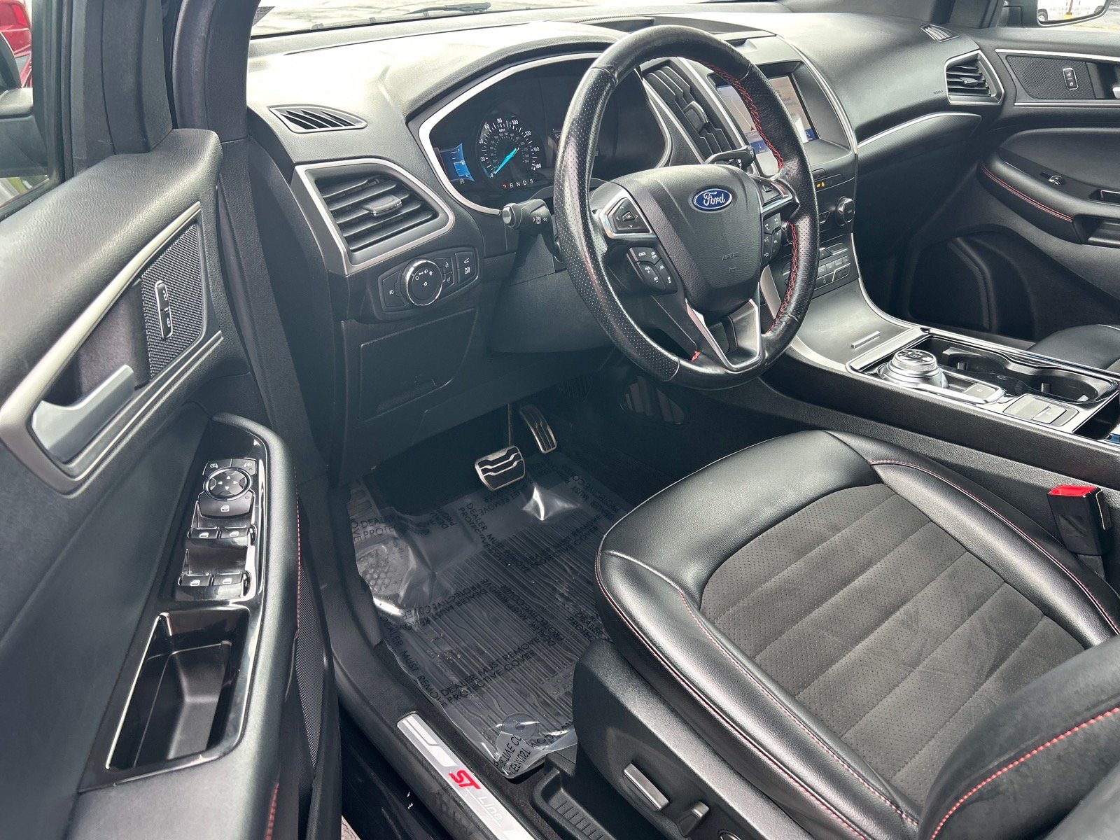 Certified 2020 Ford Edge ST-Line w/ Cold Weather Package AWD/4WD image 5