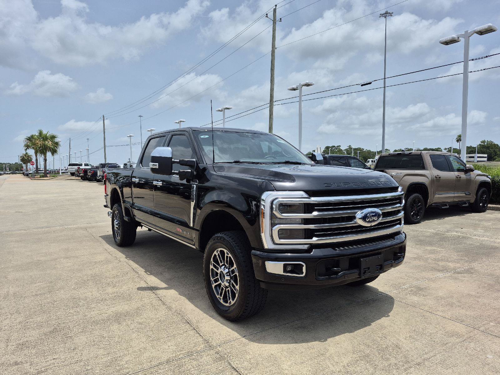 Certified 2025 Ford F250 Platinum w/ Platinum Plus Package AWD/4WD image 19