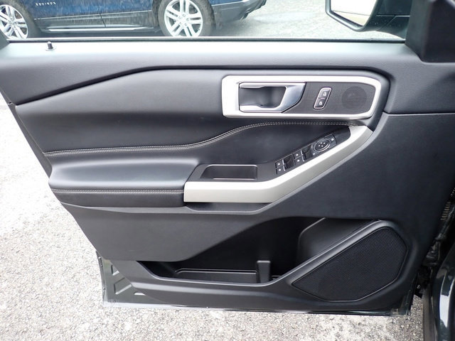 Certified 2022 Ford Explorer XLT w/ Equipment Group 202A image 17