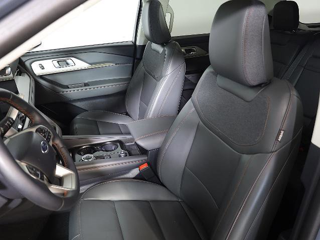 Certified 2025 Ford Explorer Active w/ Active Comfort Package image 7